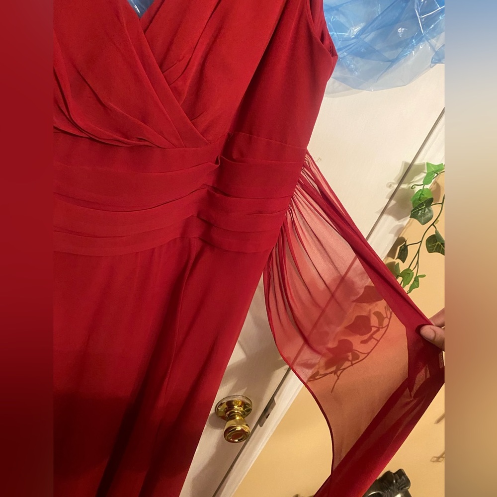 Red chiffon bridal/bridesmaids dress w/slit